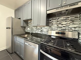 6255 N Milwaukee Ave #202, Chicago, IL 60646