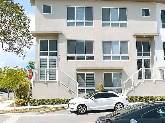 2nd image of 10359 NW 64th Ln