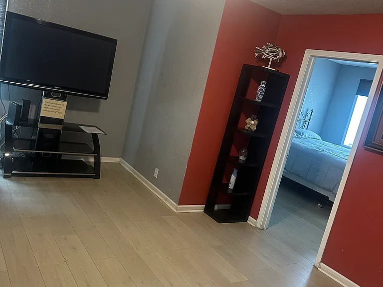 2710 Strong Ave #203 — Photo 7