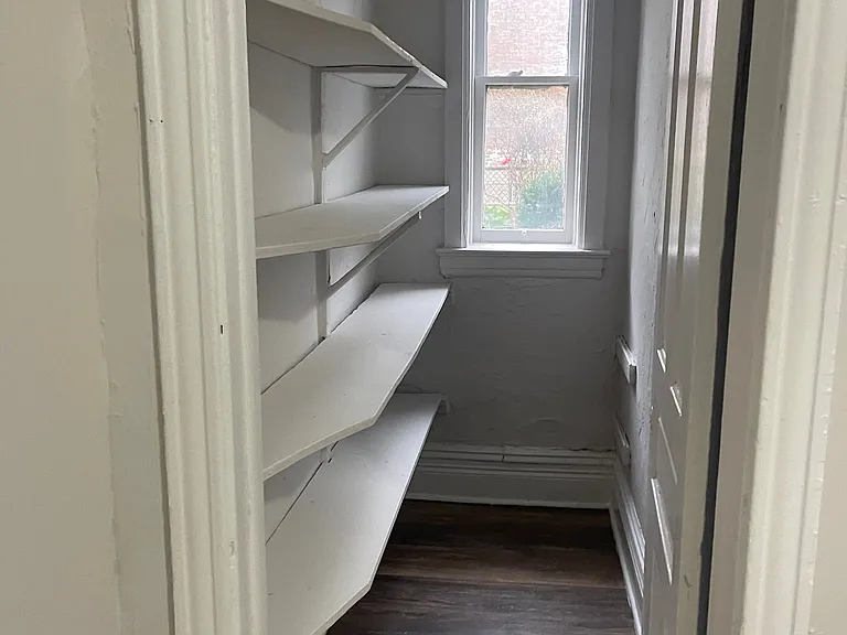 2143 S Fairfield Ave #1F — Photo 5