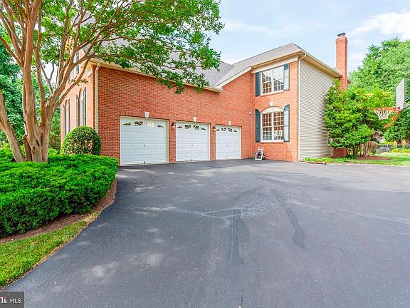 3rd image of 12700 Autumn Crest Dr