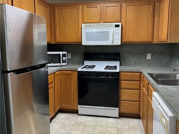 3rd image of 501 Camp Ct