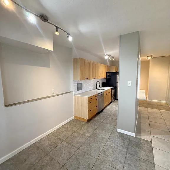 1508 Barclay Towers — Photo 3