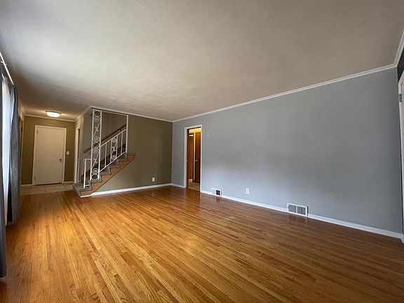 4th image of 317 15th Ave N