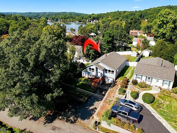 2nd image of 513 Wills Rd