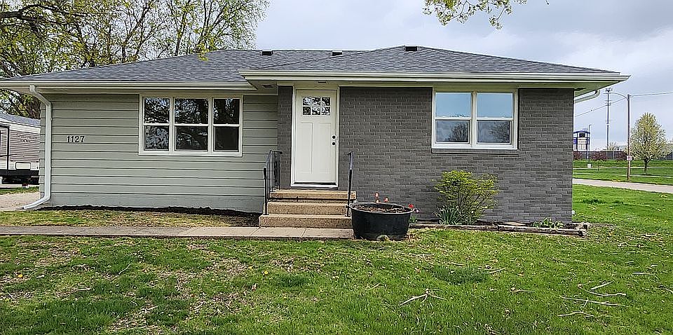 1st image of 1127 Maple Ave