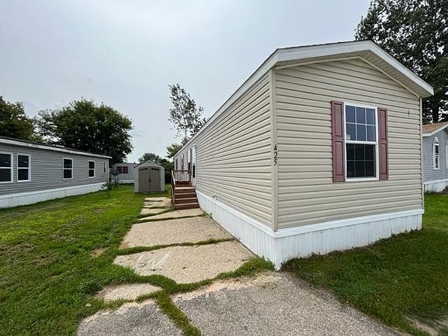 1st image of 425 Allan St NE