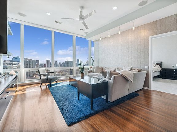 5th image of 500 W Superior St Unit 2205
