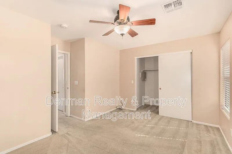 3 bed, 2.5 bath, 1834 sqft, $1,825 — Photo 3