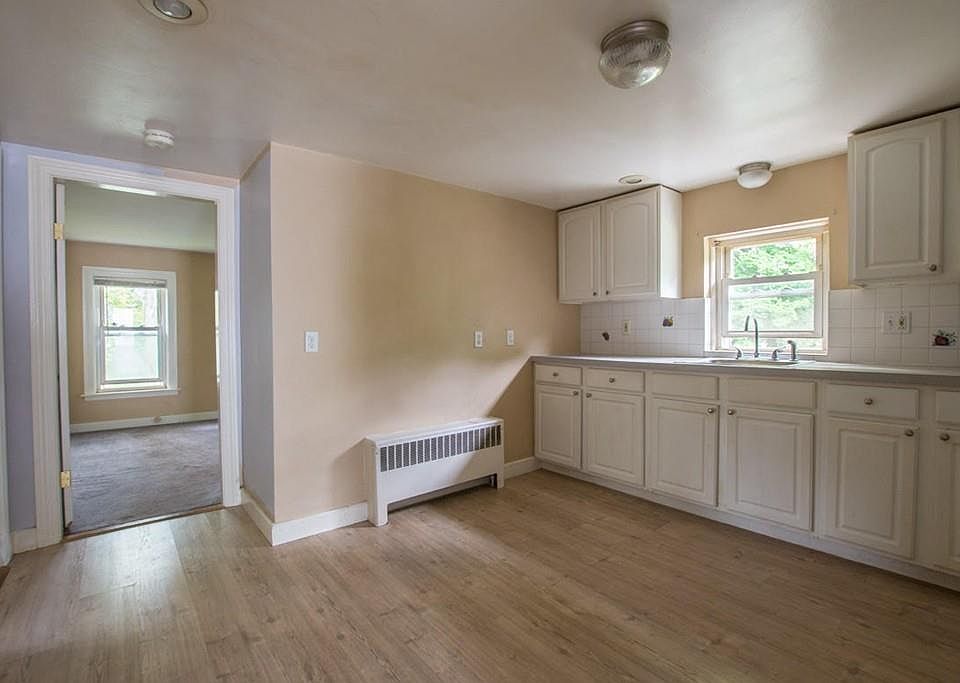 2nd image of 31 Whiting St #3