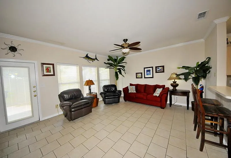 3 bed, 2.5 bath, 1541 sqft, $2,400 — Photo 2