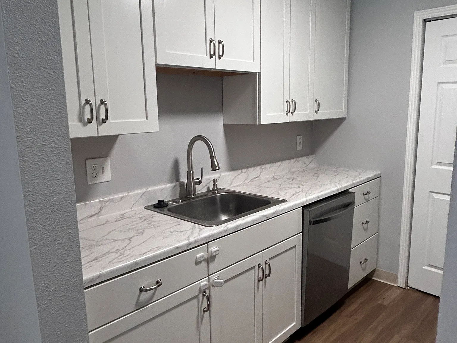 2 bed, 950 sqft, $1,700 — Photo 2