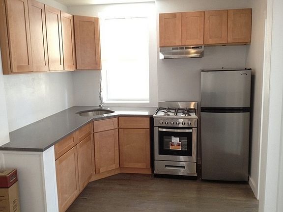 2nd image of 226 Pulaski St APT 1