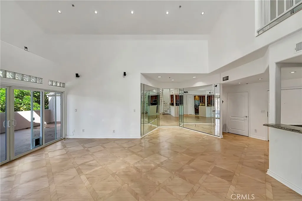 2 bed, 1871 sqft, $5,000 — Photo 4