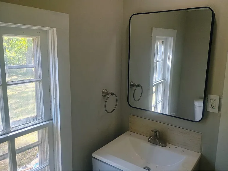 301 E Olive St — Photo 3