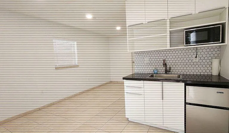 4648 SW 24th Ave #STUDIO — Photo 1