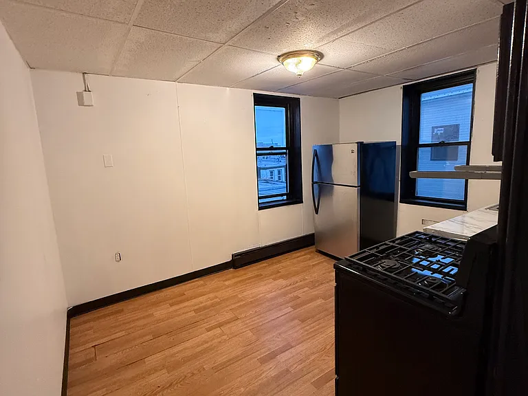 2027 E Madison St #2 — Photo 9