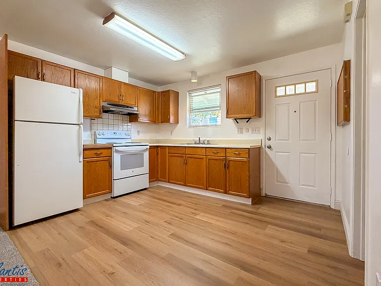 321 Leland Ave #A — Photo 2