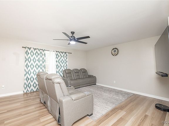 4th image of 5925 Autumnleaf Dr