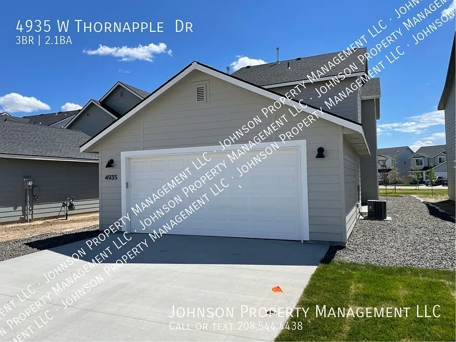 Elegant Meridian Home with Soaring Ceilings, Chef's Kitchen & Spa-Like Master Bath. — Photo 2