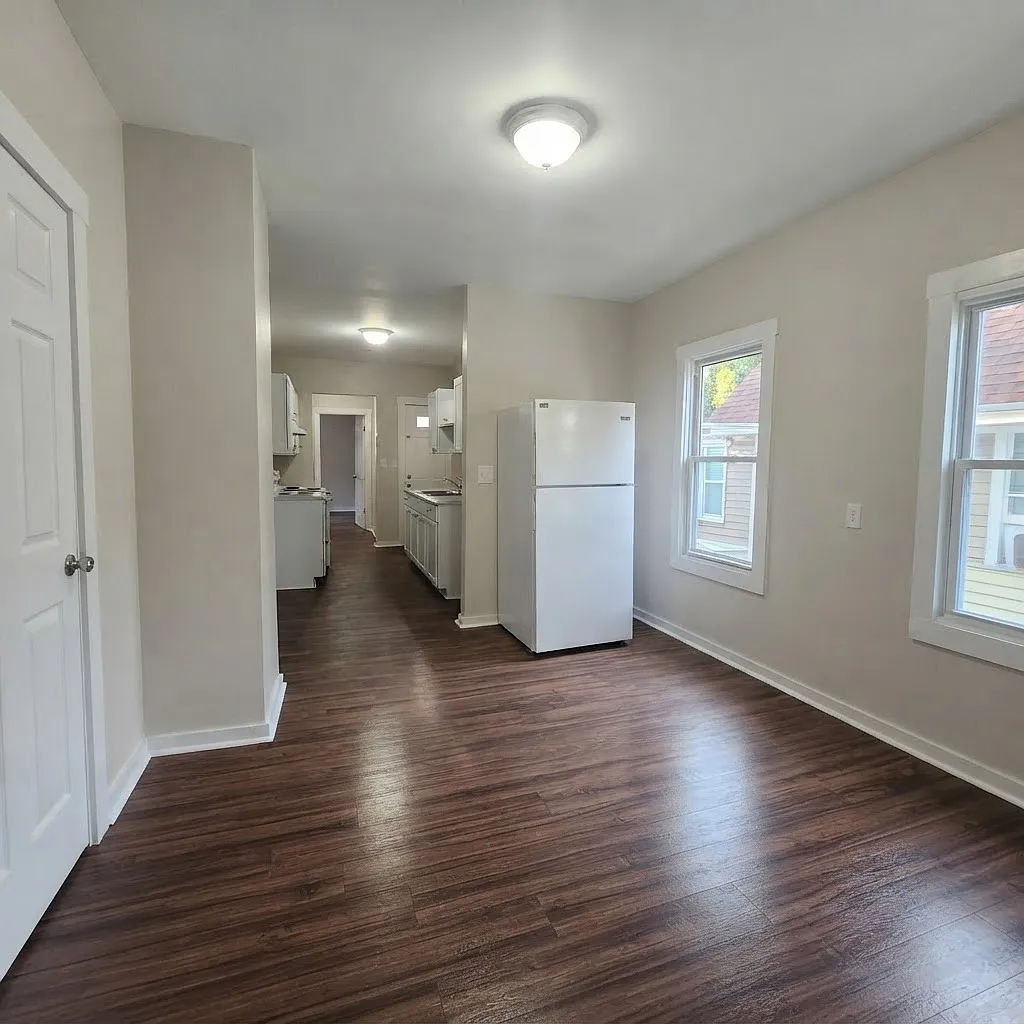 5 bed, 1953 sqft, $2,750 — Photo 3