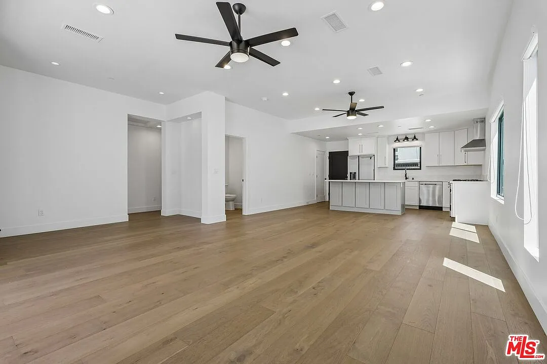 2 bed, 2.5 bath, 1429 sqft, $5,550 — Photo 4