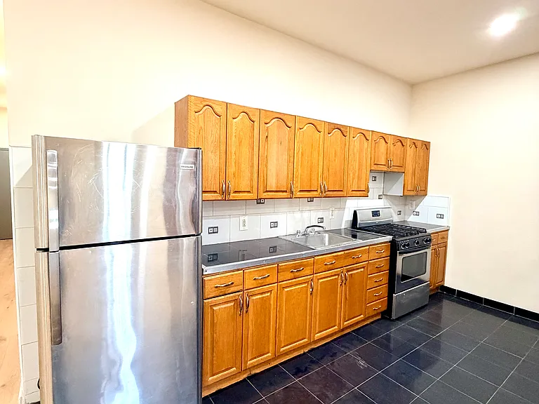31-16 Steinway St #3F — Photo 1