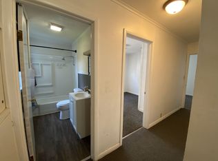 617 W 4th St APT 1, Muscatine, IA 52761