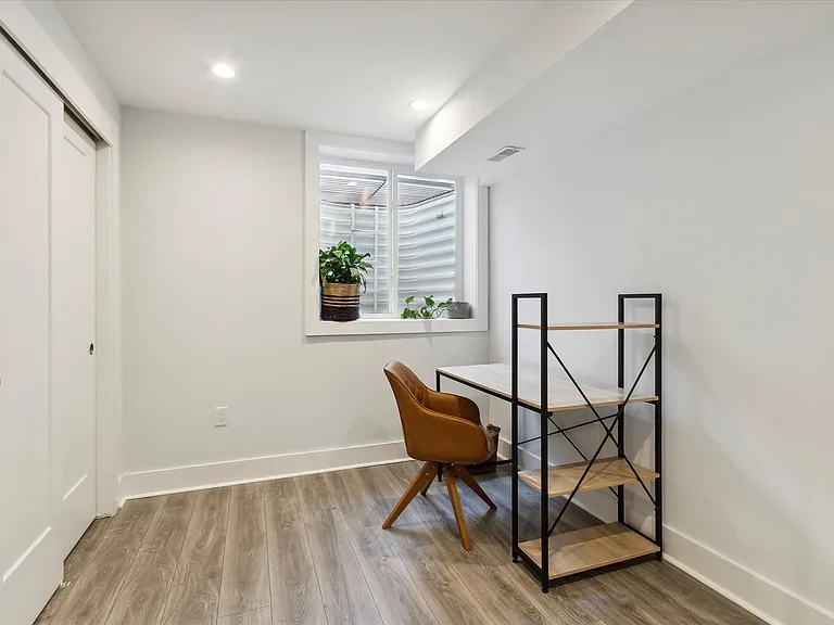 1343 S Lambert St — Photo 22