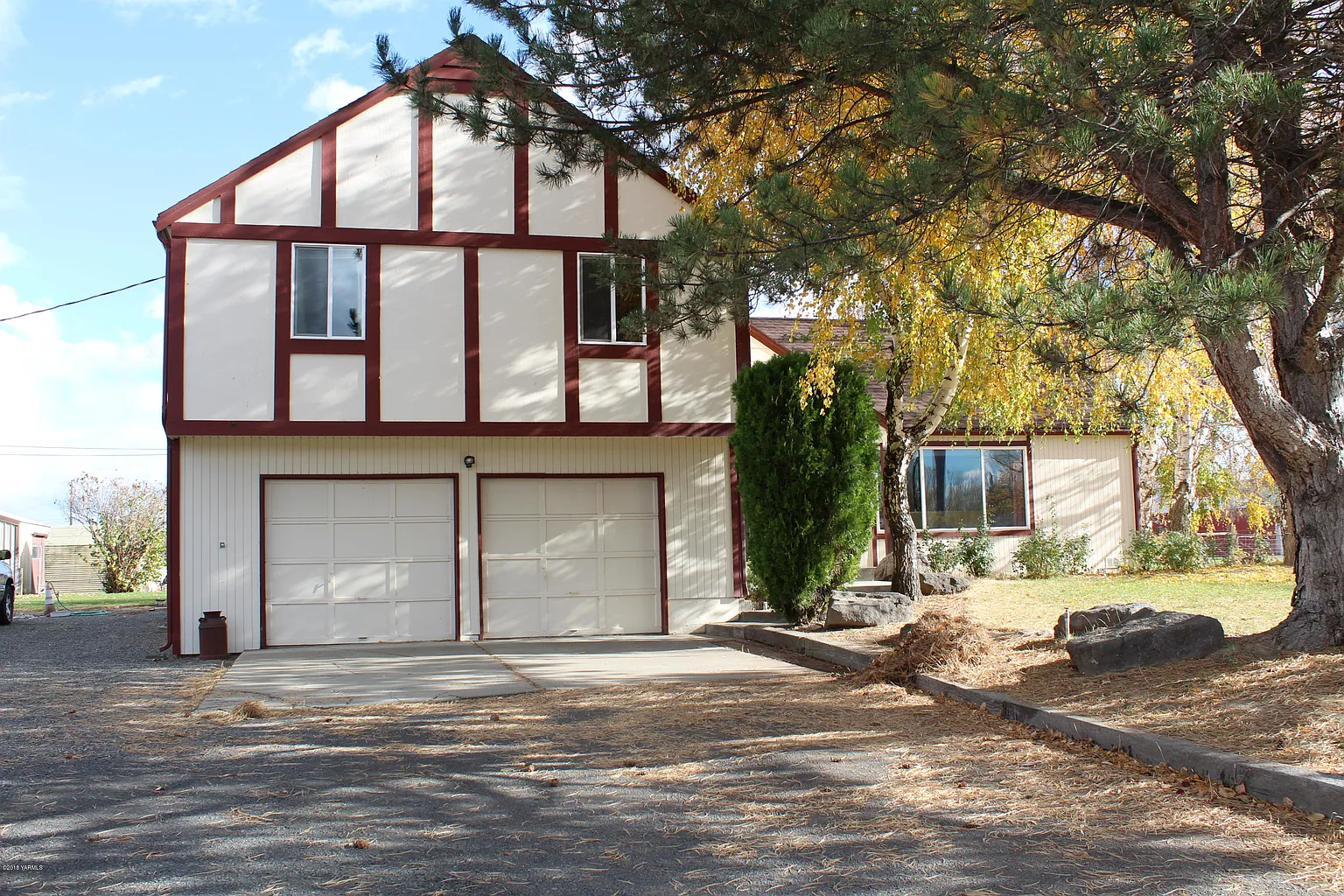 641 Hoffman Rd photo 1