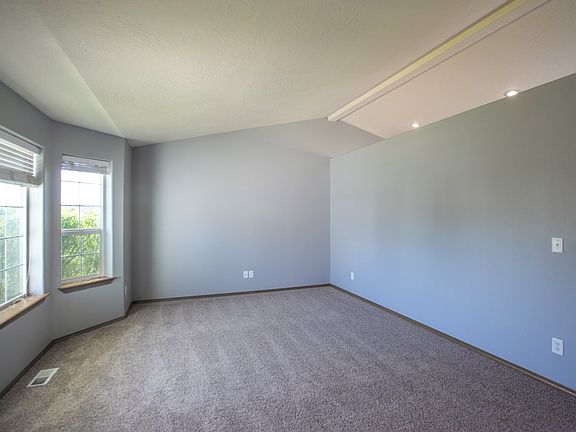 5th image of 827 Kelsea St