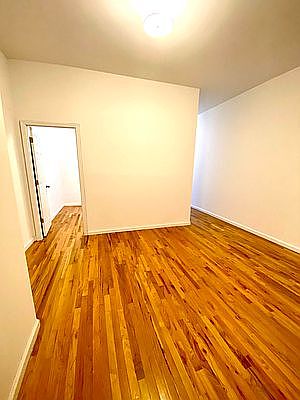 2nd image of 11 Maiden Ln #5C
