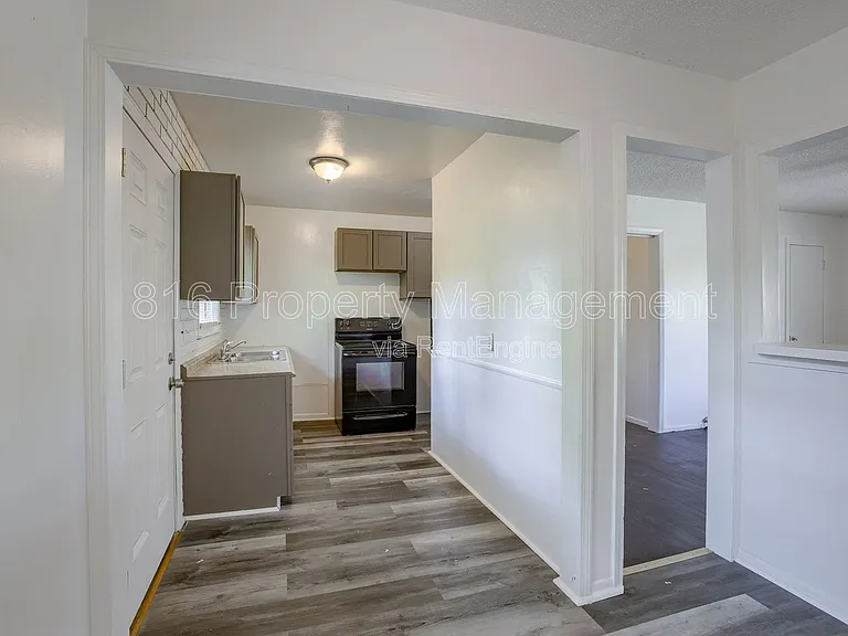 10009 Hardesty Ave — Photo 6