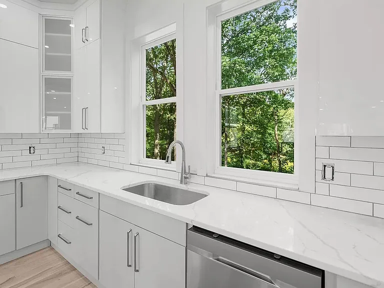 2321A Carter Ave — Photo 16