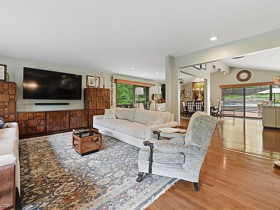 4th image of 10625 Glen Forest Trl