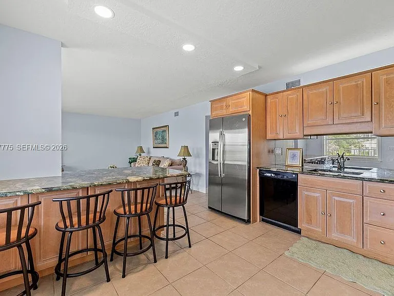 23 Royal Palm Point #B — Photo 16