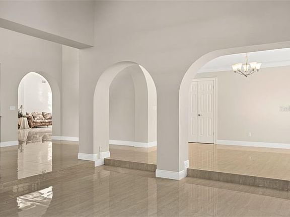 5th image of 327 N Dover Ct