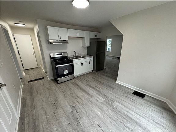 5th image of 702 Broad St #1