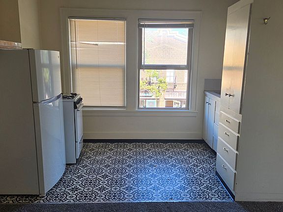 2nd image of 4302 SW Alaska St APT 304