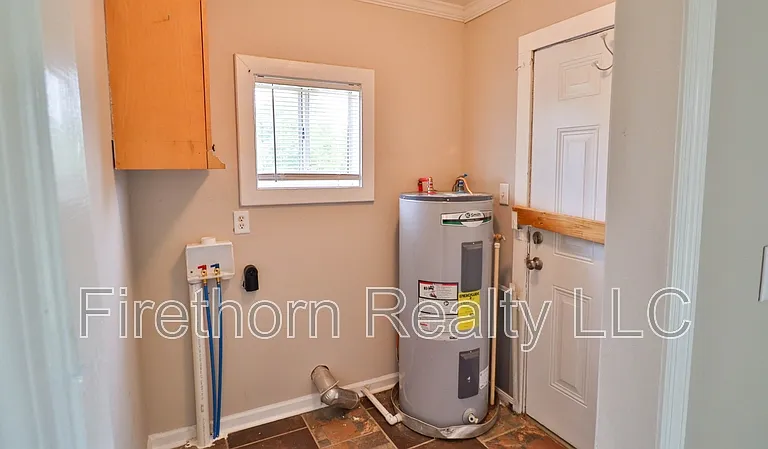 1400 Maple St — Photo 32