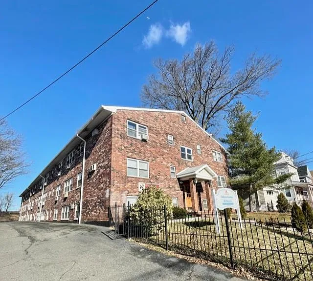 450 Walnut Street — Photo 1