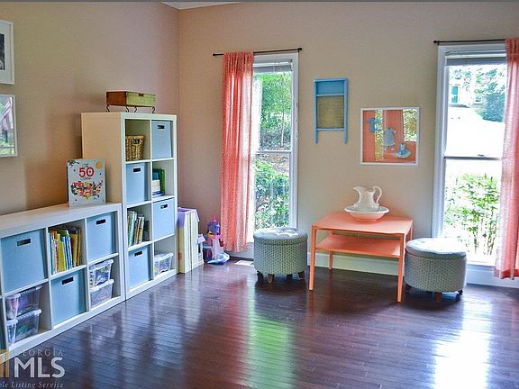 5th image of 2404 Woodbridge Dr #20