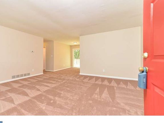 4th image of 101 W Shady Dr