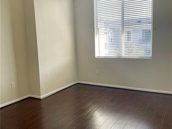 4th image of 3030 Vineland Ave