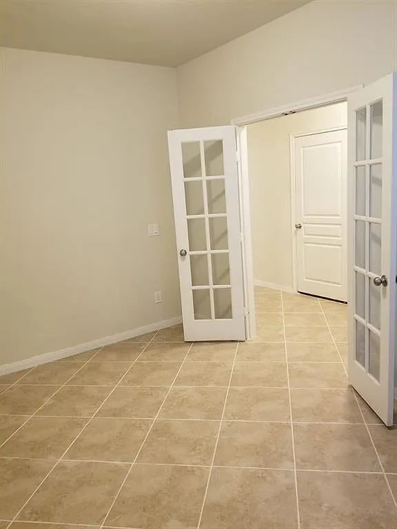 3 bed, 2.5 bath, 2817 sqft, $2,250 — Photo 4