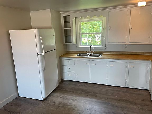 2nd image of 200 Eheart St SE #4