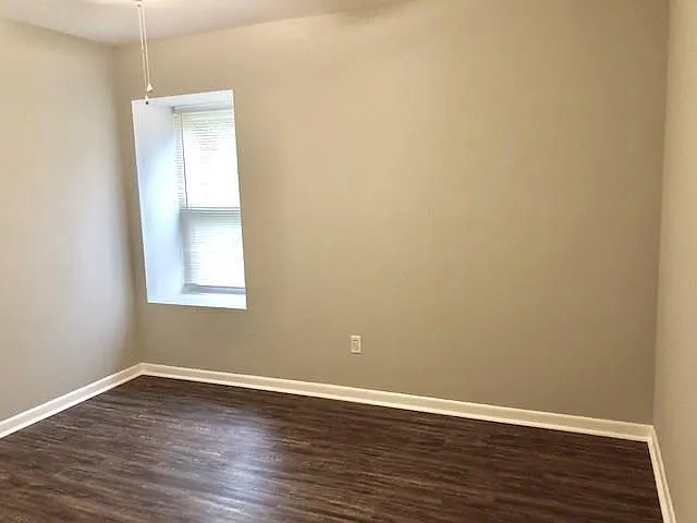 6313 Medearis Ct — Photo 8