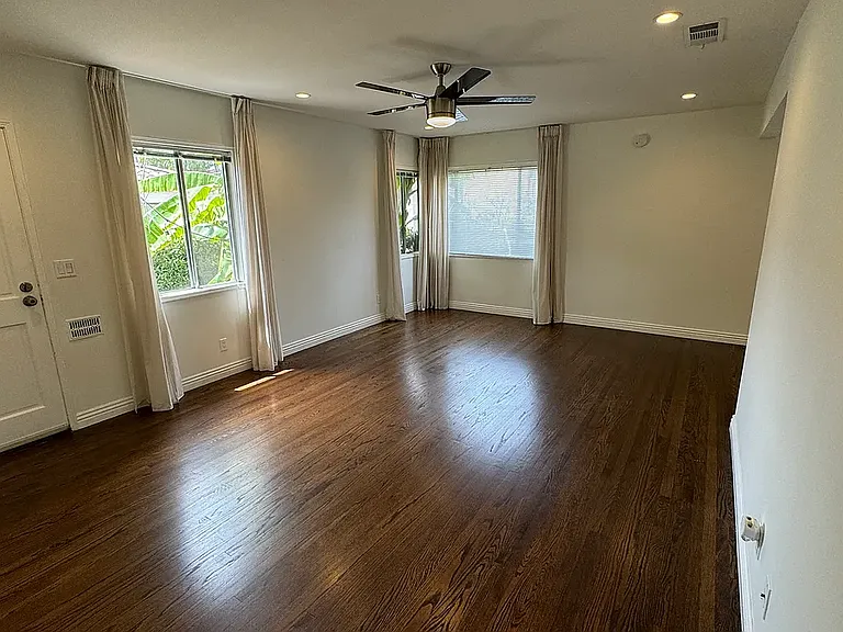 650 Park Ave #650 — Photo 32