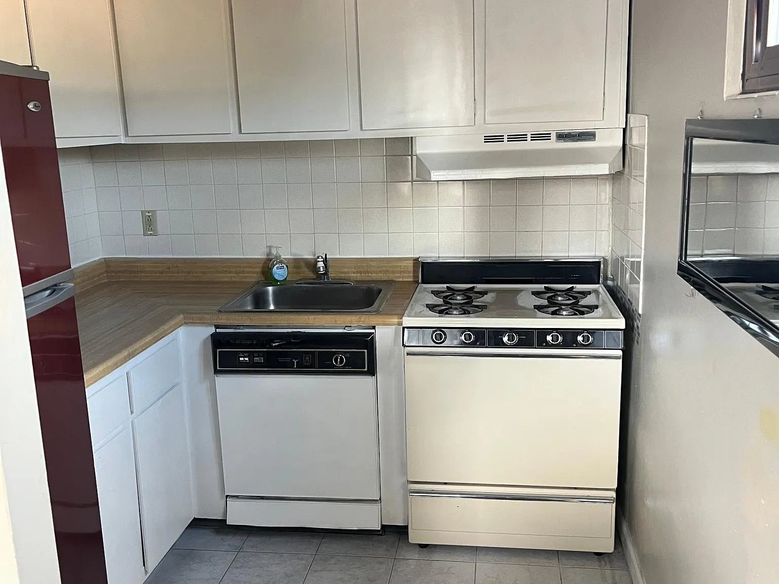 2 bed, 750 sqft, $1,600 — Photo 3