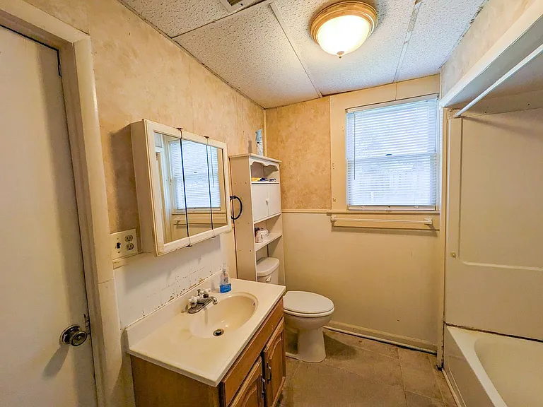 824 Llano St — Photo 8